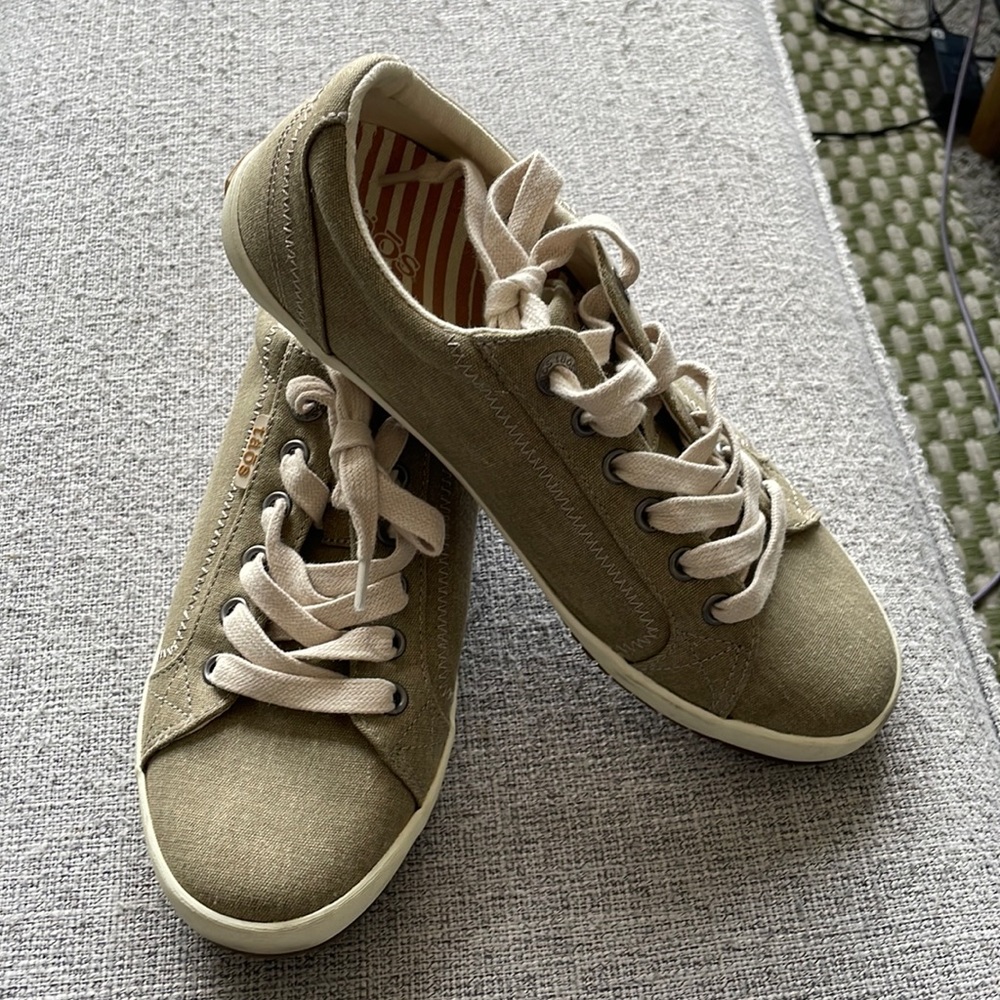 Taos Star Women’s Shoe.